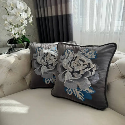 Çiçek Nakışlı İpek Kadife Kırlent Kılıfı - görsel 5 - Mayıs Home