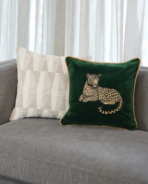 İpek Kadife Kırlent Leopar Nakışlı